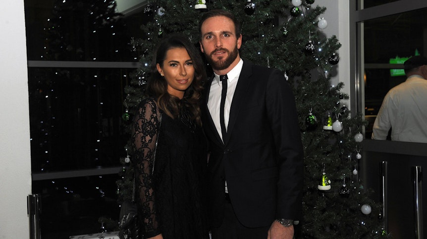 Gladbachs zweiter Keeper Tobias Sippel und Ehefrau Sandra, hier bei der Weihnachtsfeier der Borussia am 4. Dezember 2017, haben ihr zweites Kind bekommen.