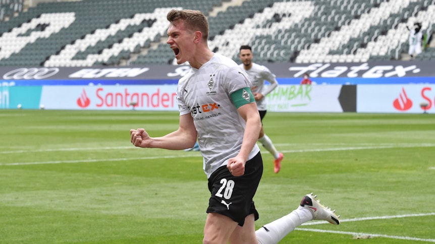 Gladbachs Abwehrchef Matthias Ginter jubelt beim 4:0-Sieg der Fohlen-Elf gegen Eintracht Frankfurt am 17. April 2021 im Borussia-Park.