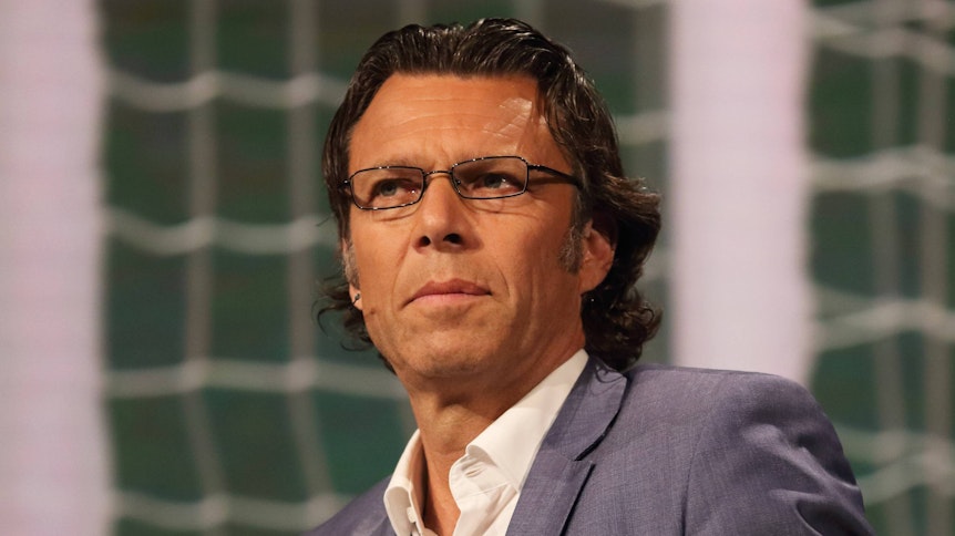 Der ehemalige Schweizer Schiedsrichter Urs Meier, hier zu sehen am 26. Mai 2018, hat eine eher verwirrende Analyse der umstrittenen Hand-Situation von Frankfurts Ilsanker beim Bundesliga-Spiel am 17. April 2021 in Gladbach geliefert.