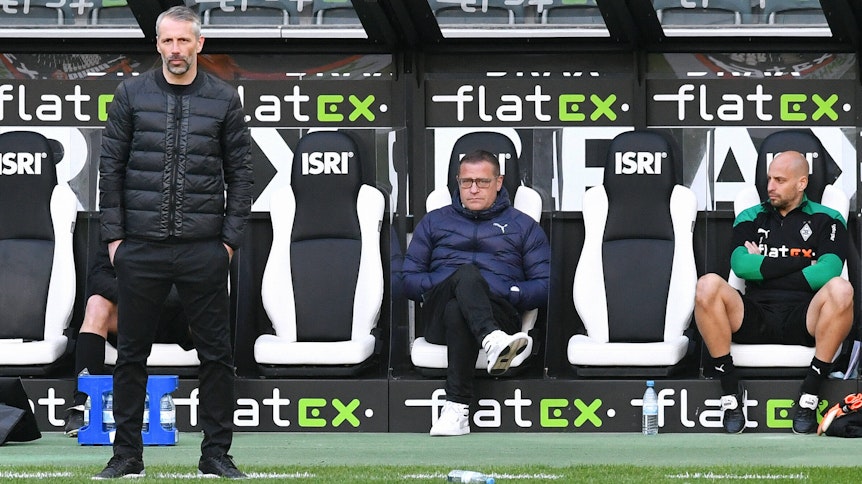 Gladbach-Trainer Marco Rose (l.), Manager Max Eberl (M.) und Torwart-Trainer Steffen Krebs (r.).