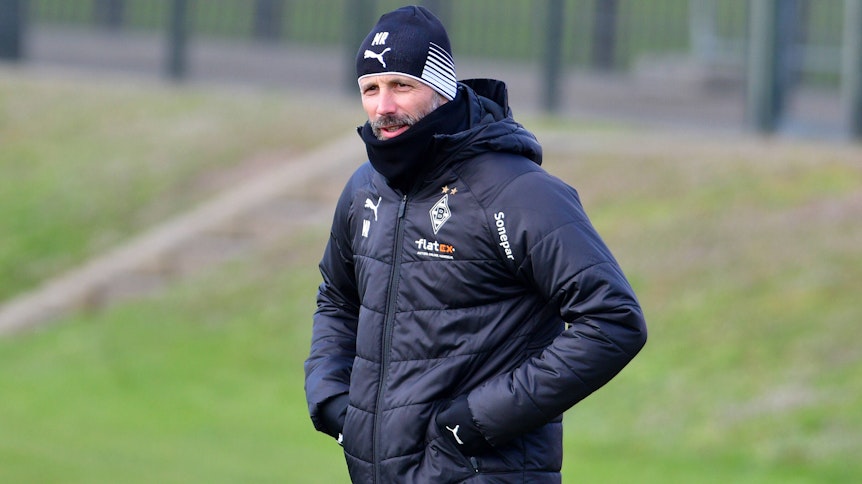 VfL-Trainer Marco Rose, hier beim Training im Borussia-Park am 15.März 2021, musste bei der ersten Einheit der neuen Woche auf zwei Stammspieler verzichten.