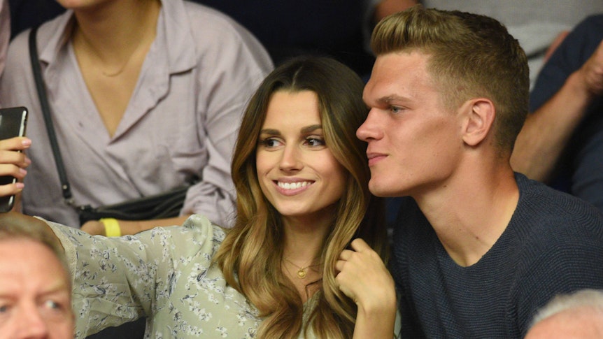 Gladbachs Nationalspieler Matthias Ginter (r.) mit seiner Frau Christina Raphaella (l.) bei einer Sportveranstaltung in Düsseldorf am 17. August 20218.