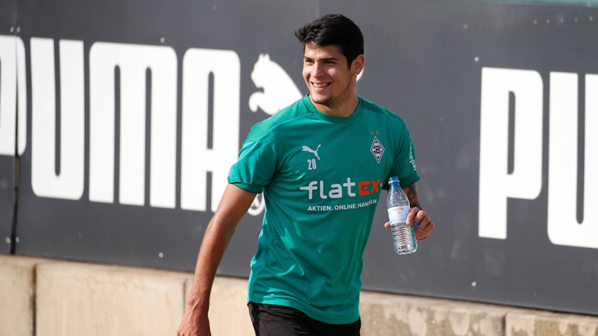 Muss am Ende der Saison gehen: Julio Villalba, hier lachend im Training der Gladbacher am 2. September 2020.