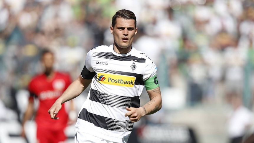 Ex-Gladbacher Granit Xhaka im Fohlen-Trikot beim Bundesligaspiel der Gladbacher am 7. Mai 2016.