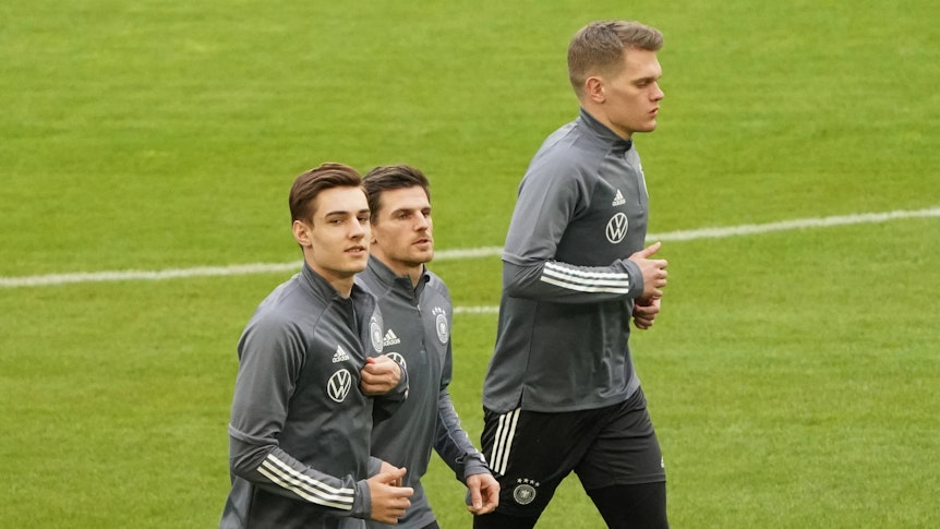 Gladbachs Florian Neuhaus, Jonas Hofmann und Matthias Ginter (v.l.n.r.) hier am 23. März 2021, sind im Kader für die EM im Sommer dabei.
