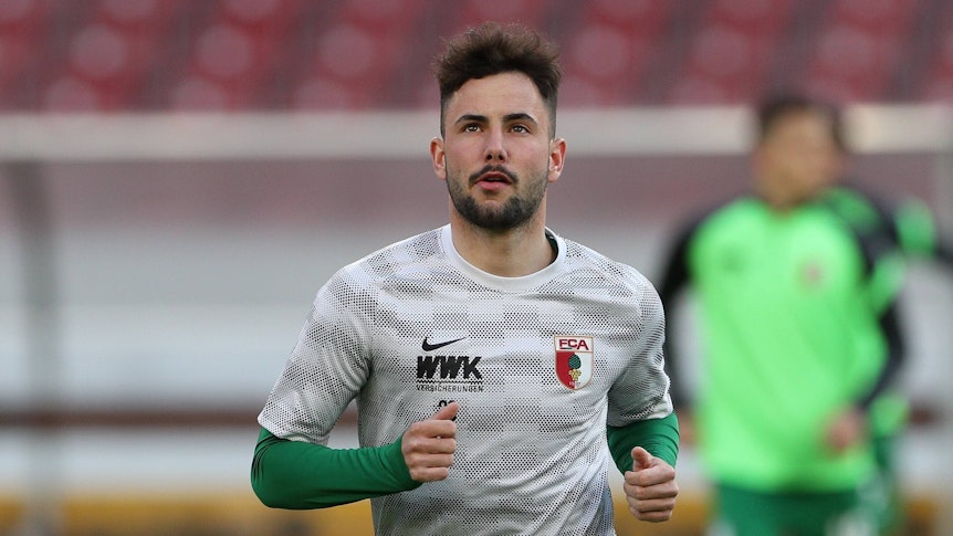 Marco Richter vom FC Augsburg, hier zu sehen am 7. Mai 2021 beim Bundesligaduell gegen den VfB Stuttgart.