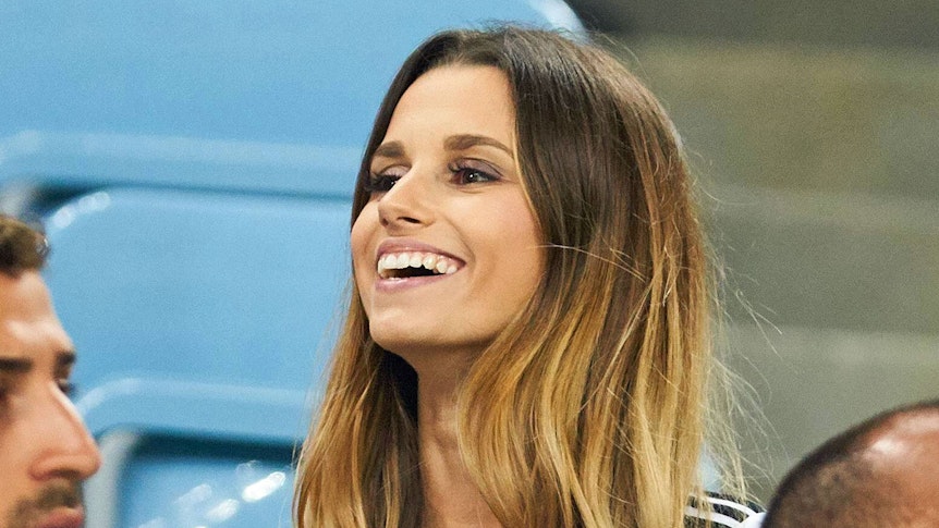 Christina Ginter bei der WM 2018 auf der Tribüne beim Spiel zwischen Deutschland und Schweden.