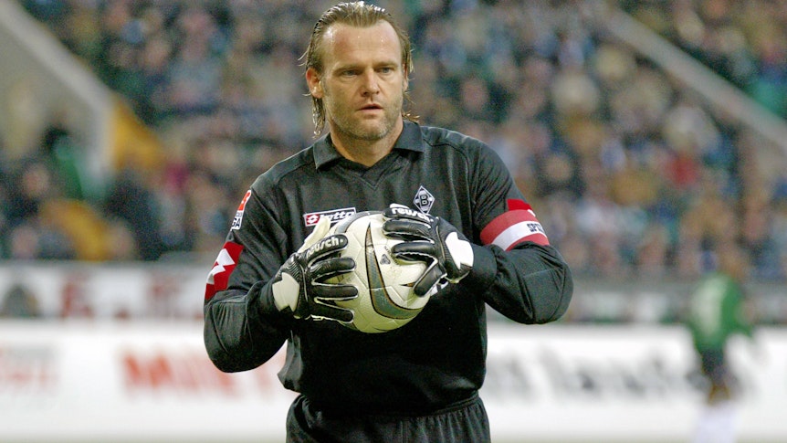 Torwart Jörg Stiel am 22. November 2003 beim Bundesligaspiel der Gladbacher gegen den VfL Wolfsburg.