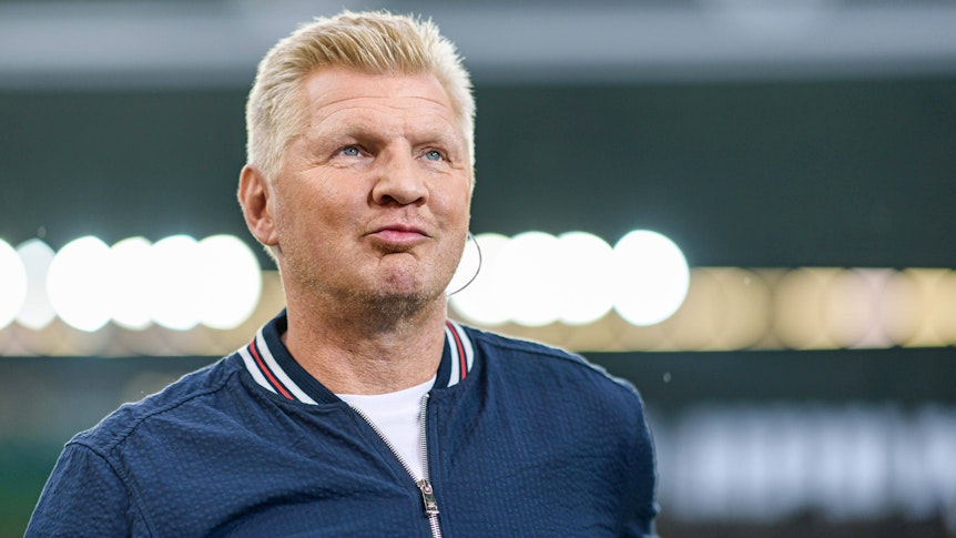 Ex-Gladbach-Kapitän Stefan Effenberg hat sich zum Bundesliga-Duell zwischen Bayern München und der Borussia vom Niederrhein geäußert. Auf diesem Foto ist der Ex-Nationalspieler am 9. August 2019 zu sehen. Effenberg lächelt.
