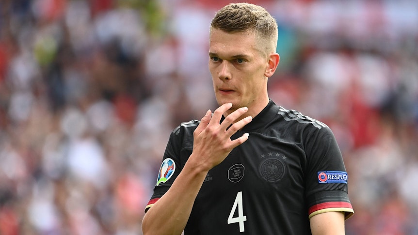 Gladbachs Matthias Ginter schaut am 29.06.2021 in London / Wembley Stadion enttäuscht in die Kamera. Er und sein Team sind im EM-Achtelfinale an England gescheitert.