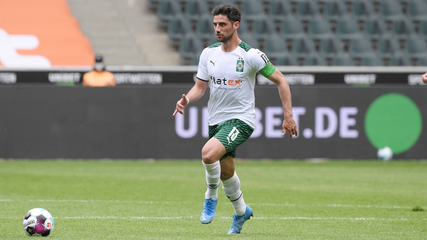Gladbach-Kapitän Lars Stindl, auf diesem Foto am 15. Mai 2021 zu sehen, ist von den Fohlen-Fans zum Borussen-Spieler der Saison gewählt worden.