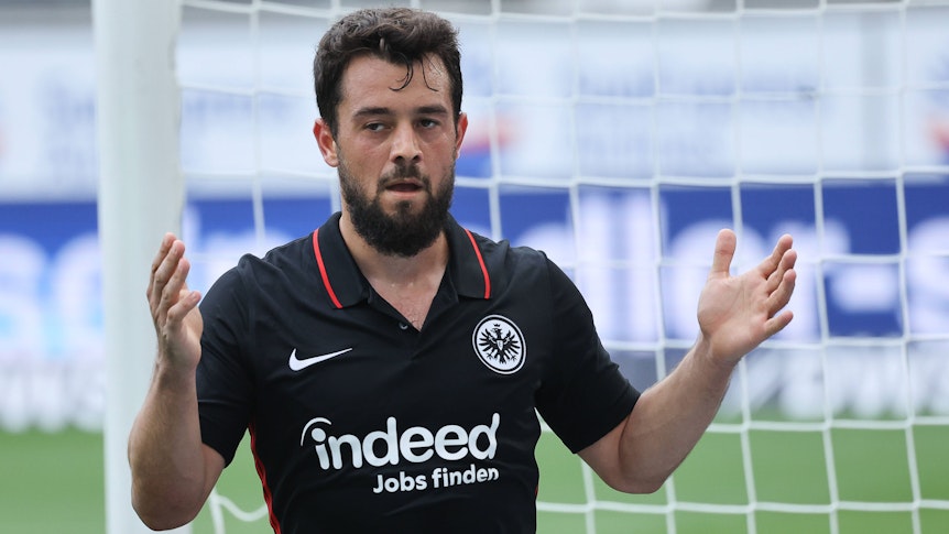 Amin Younes bei einem Testspiel zwischen Eintracht Frankfurt und Racing Club Strassburg am 24.07.2021.