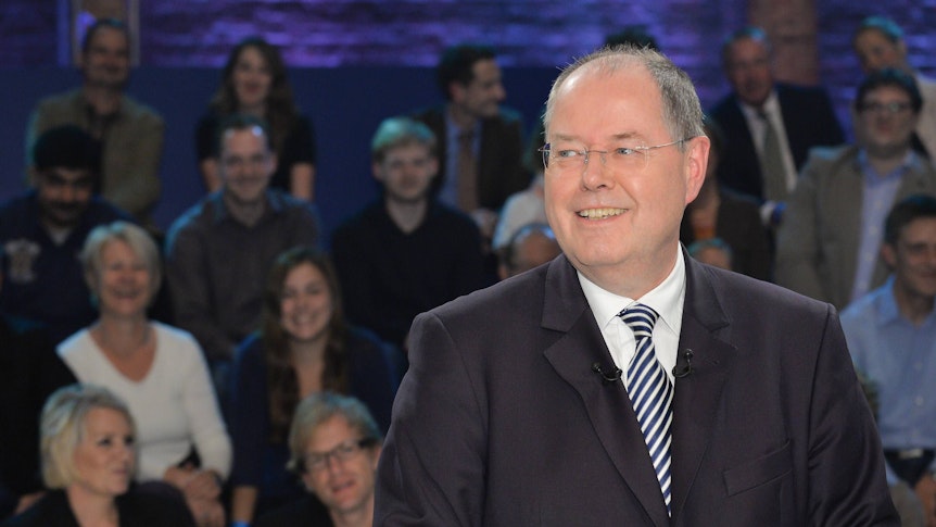 Der ehemalige Ministerpräsident von Nordrhein-Westfalen, Peer Steinbrück (SPD), bei einem Auftritt am 11. September 2013 im Kunstwerk in Mönchengladbach. Steinbrück spricht in der Wahlarena.