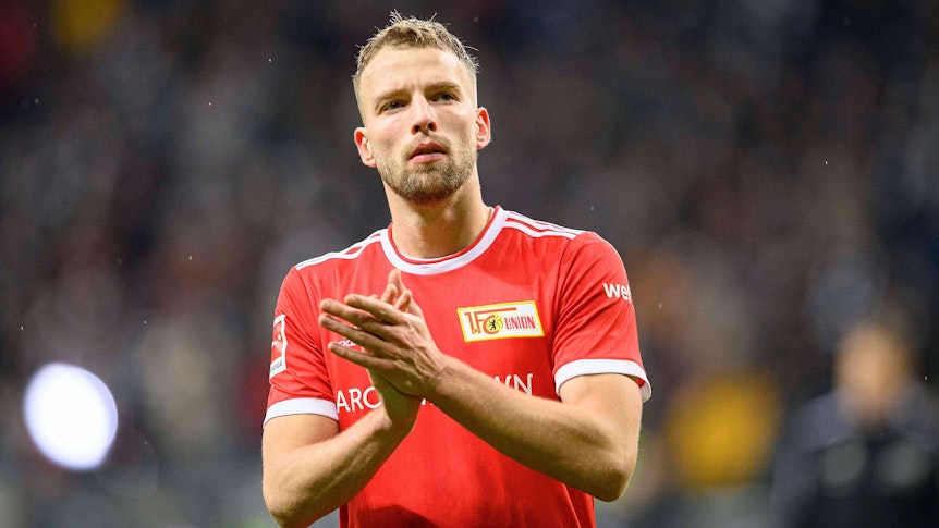 Marvin FRIEDRICH UB Gestik, Geste, klatscht, klatschend, Fussball 1. Bundesliga, 13.Spieltag, Eintracht Frankfurt F - 1. FC Union Berlin UB 2:1, am 28.11.2021 in Frankfurt