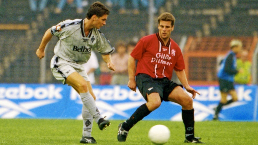 Aus DFB Pokal Saison 1997/98 1. R. Hanover 96 gegen Borussia Mönchengladbach 6:4 am 15.08.1997. Im Foto: Han96 Spieler re. ist Dieter Hecking *** From DFB Pokal season 1997 98 1 R Hanover 96 against Borussia Mönchengladbach 6 4 am 15 08 1997 In the picture Han96 player re is Dieter Hecking