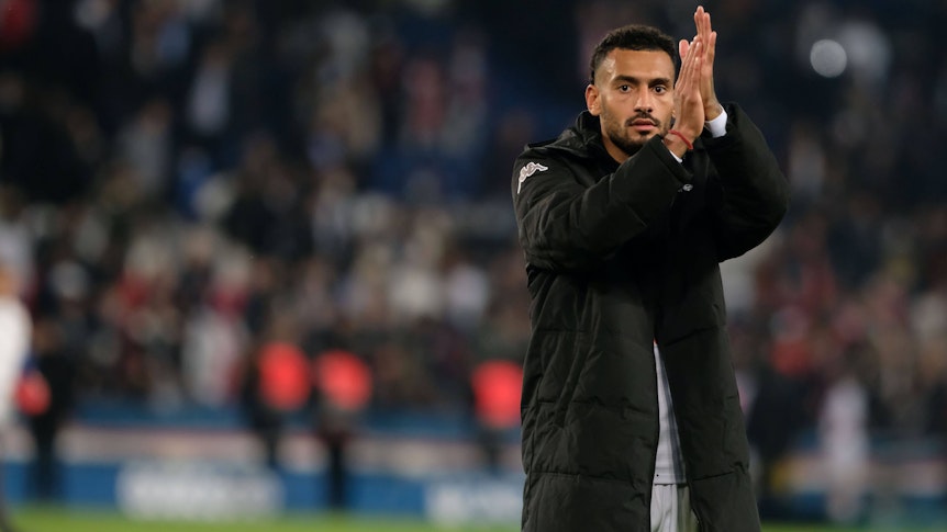 Angelo Fulgini soll kurz vor einem Transfer zu Borussia Mönchengladbach gestanden haben. Das Foto zeigt ihn nach einem Spiel zwischen SCO Angers und PSG am 16. Oktober 2021 klatschend.