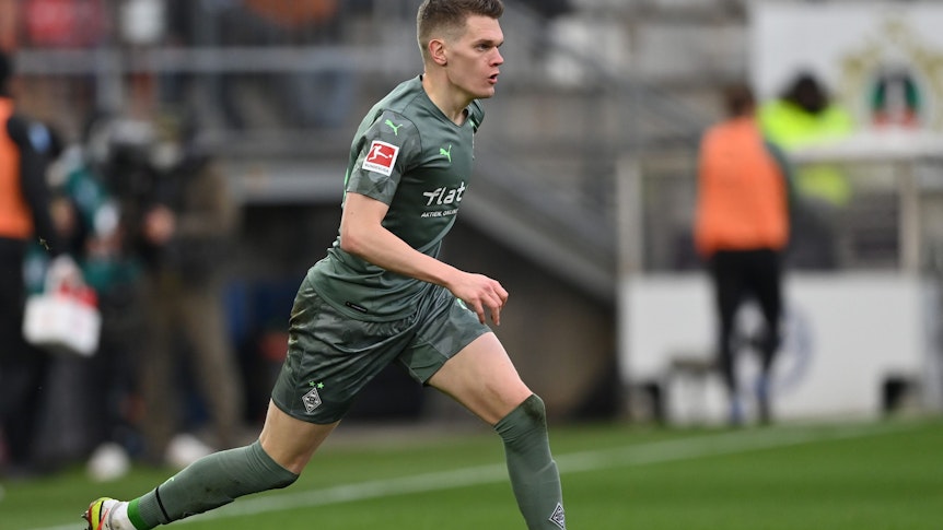 Matthias Ginter von Borussia Mönchengladbach am 5. Februar 2022 in Bielefeld beim Sprint.