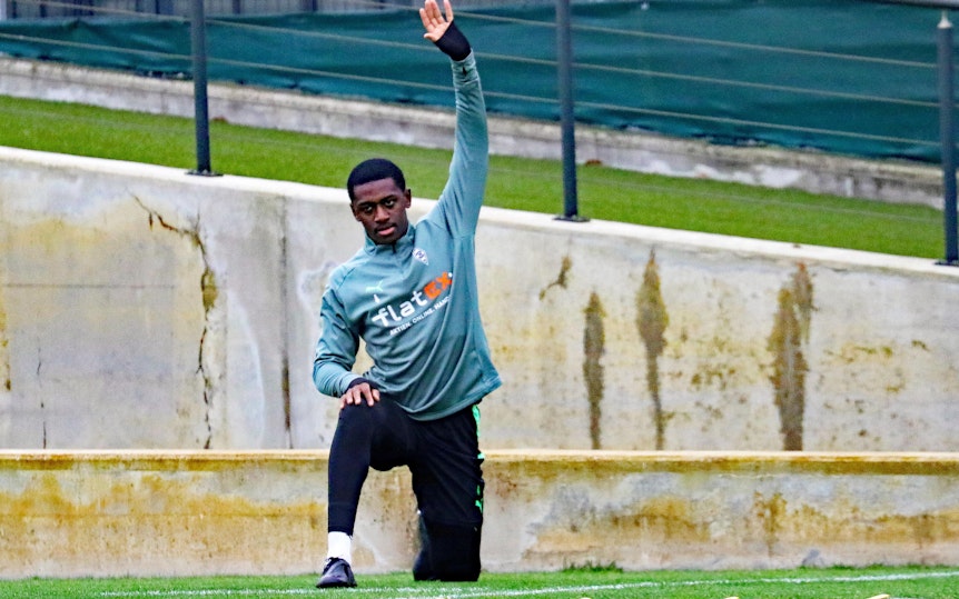 Gladbach-Profi Mamadou Doucoure beim Training am 10. Februar 2022 im Borussia-Park.