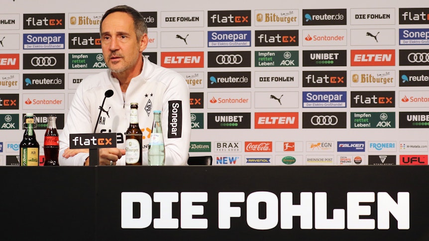 Adi Hütter, Trainer von Borussia Mönchengladbach, bei der Pressekonferenz ivor dem Bundesliga-Duell mit dem FC Augsburg im Borussia-Park am 10. Februar 2022.