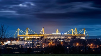 Signal Iduna Park oder das Westfalenstadion des BVB in Dortmund *** Signal Iduna Park or the Westfalenstadion of the BVB in Dortmund