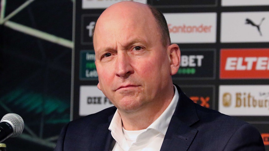 Stephan Schippers, Geschäftsführer von Borussia Mönchengladbach, bei einer Pressekonferenz der Fohlen am 15. Februar 2022.