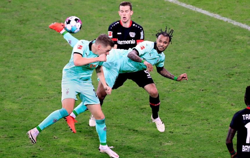 Valentino Lazaro, Ex-Profi von Fußball-Bundesligist Borussia Mönchengladbach, trifft per Hackentor am 9. November 2020 in Leverkusen. Er macht den sogenannten Scorpion-Kick.