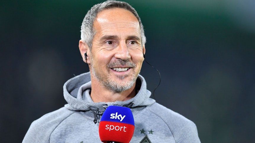 Fußball: DFB-Pokal, Borussia Mönchengladbach - Bayern München, 2. Runde, Stadion im Borussia-Park. Borussias Trainer Adi Hütter vor dem Spiel.