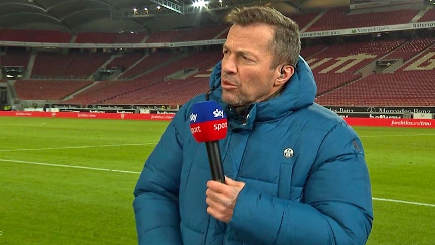 Lothar Matthäus als Sky-Experte beim Bundesliga-Spiel zwischen dem VfB Stuttgart und Borussia Mönchengladbach am 5. März 2022.