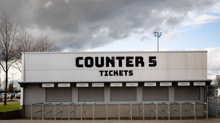 Der Laden bleibt dicht. Ein geschlossener Ticketschalter im Borussia-Park, festgehalten in einer Aufnahme vom 11. März 2020.