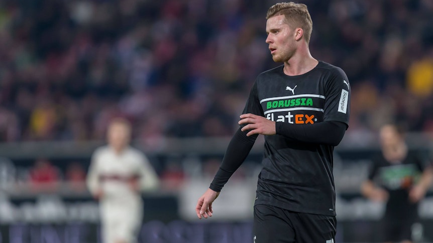 Nico Elvedi von Borussia Mönchengladbach, hier am 5. März beim Bundesliga-Spiel in Stuttgart, wird die Reise zum Auswärtsspiel beim VfL Bochum nicht antreten können.