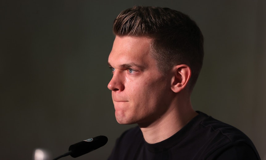Matthias Ginter bei der Pressekonferenz der Nationalmannschaft.
