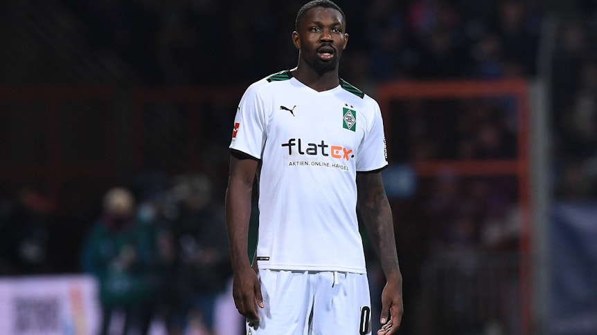 Marcus Thuram von Borussia Mönchengladbach schockiert schauend am 18. März 2022 beim Auswärtsspiel in Bochum.