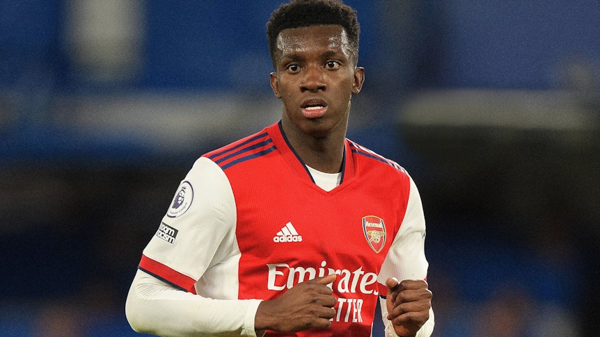 Eddie Nketiah vom FC Arsenal soll bei Borussia Mönchengladbach noch immer im Fokus des Interesses für die kommende Transferperiode stehen. Das Foto zeigt ihn am 20. April 2022 beim Spiel gegen den FC Chelsea.