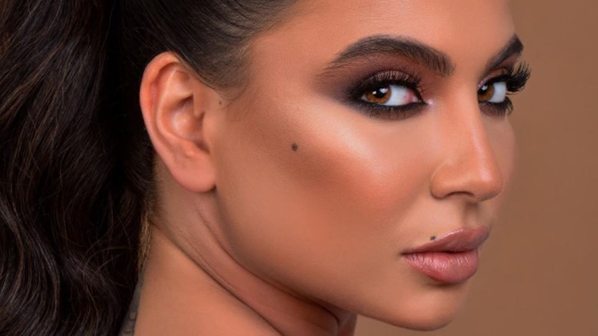 Dounia Benzaoui, Miss Algerien von 2018, soll laut algerischen Medien die Freundin von Ramy Bensebaini, Linksverteidiger von Borussia Mönchengladbach, sein.