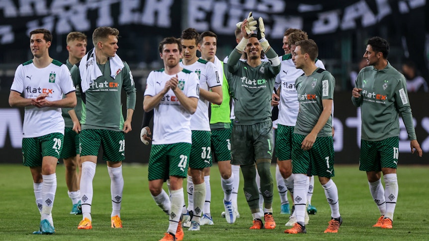 v. l. Joe Scally Borussia Mönchengladbach, Matthias Ginter Borussia Mönchengladbach, Jonas Hofmann Borussia Mönchengladbach, Florian Neuhaus Borussia Mönchengladbach, Yann Sommer Borussia Mönchengladbach, Patrick Herrmann Borussia Mönchengladbach, Lars Stindl Borussia Mönchengladbach,