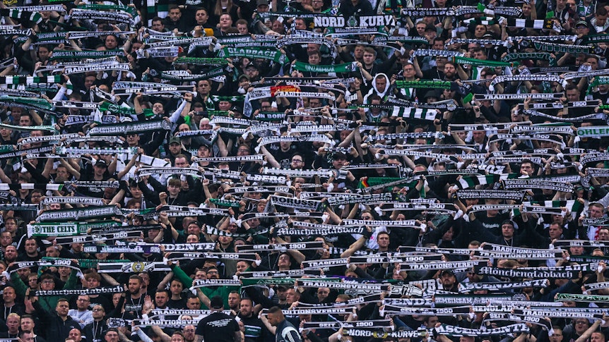 Die Fans von Borussia Mönchengladbach feierten am Montagabend (2. Mai 2022) einen 3:1-Sieg gegen RB Leipzig. Auch im Netz zeigten die Gladbach-Anhänger später ihre Begeisterung.