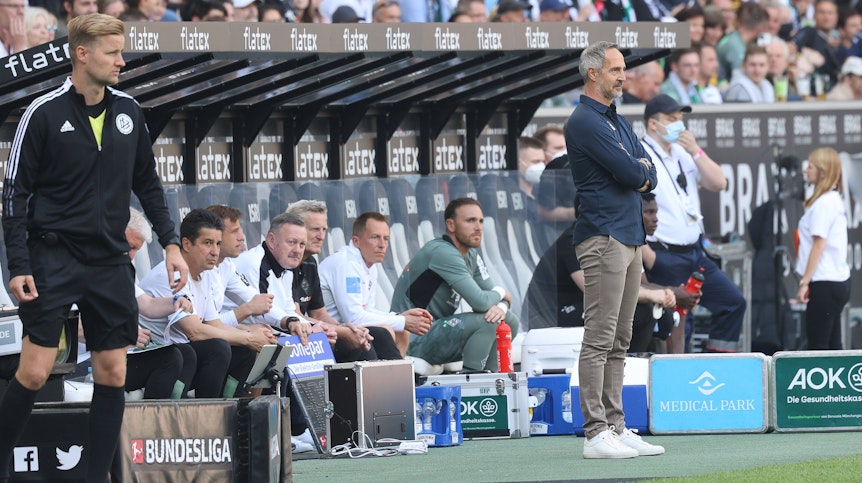 Adi Hütter und Borussia Mönchengladbach haben sich getrennt. Das Foto zeigt den Österreicher beim letzten Heimspiel der Saison 2021/22 am 14. Mai 2022 gegen die TSG Hoffenheim an der Seitenlinie.