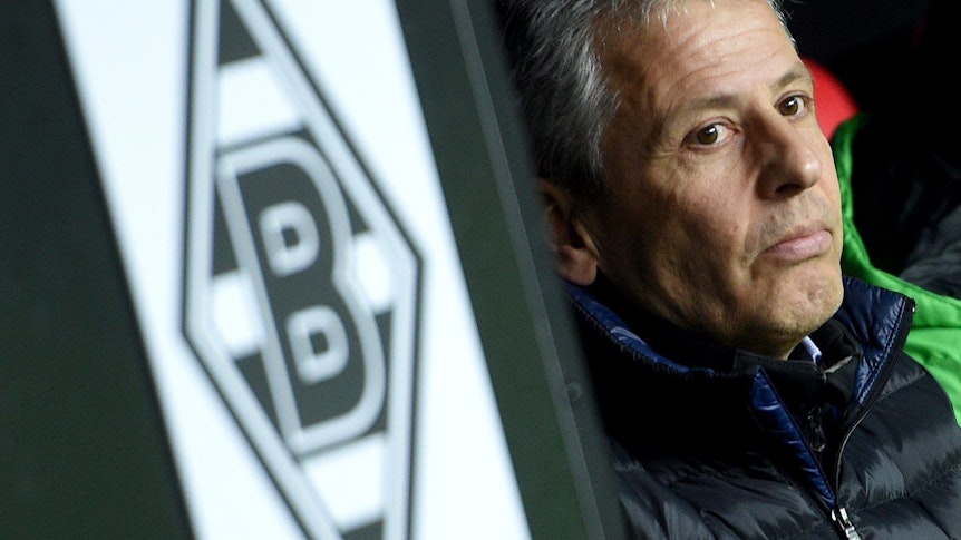 Lucien Favre, hier am 19. Februar 2015 in Sevilla, gilt als heißer Kandidat für die Nachfolge von Adi Hütter als Cheftrainer bei Fußball-Bundesligist Borussia Mönchengladbach.