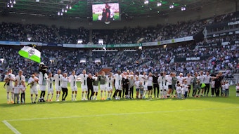 Nach dem 5:1-Sieg gegen die TSG Hoffenheim am Samstag (14. Mai 2022) wurde die Mannschaft von Borussia Mönchengladbach von den Fans gefeiert - und vier Fohlen verabschiedet.