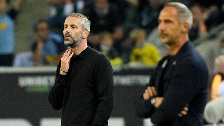 Die beiden Trainer Marco Rose (l.) und Adi Hütter (r.) am 25. September 2021 während des Bundesliga-Spiels zwischen Borussia Mönchengladbach und Borussia Dortmund im Borussia-Park.
