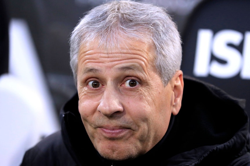 Lucien Favre, hier zu sehen am 7. März 2020, wird nicht neuer Trainer von Fußball-Bundesligist Borussia Mönchengladbach. Favre schaut in die Kamera.