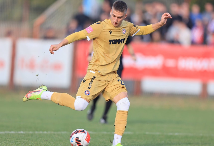 Stipe Biuk im Einsatz für seinen Verein Hajduk Split am 26. November 2021 im Achtelfinale des Kroatischen Fußballcups.