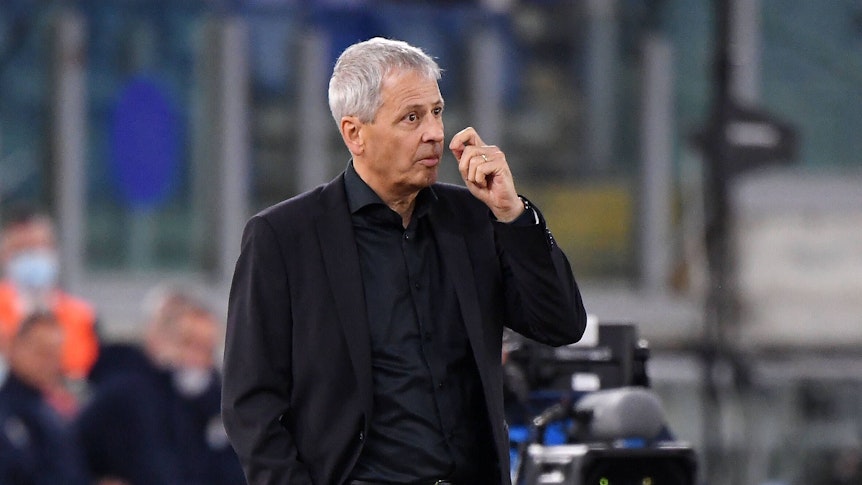 Lucien Favre, am 20. Oktober 2020 noch Trainer von Borussia Dortmund an der Seitenlinie bei der Partie gegen Lazio Rom.
