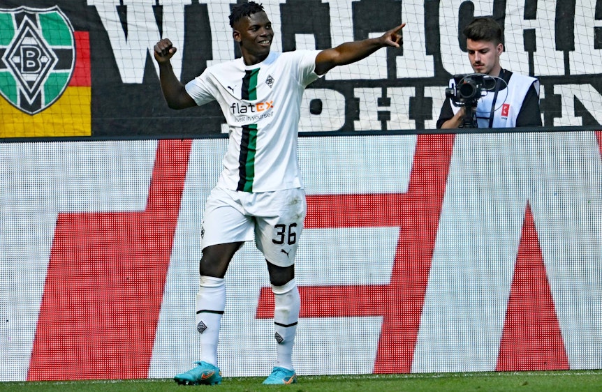 Fußball: Bundesliga, Borussia Mönchengladbach - TSG 1899 Hoffenheim, 34. Spieltag, Stadion im Borussia-Park. Gladbachs Breel Embolo feiert sein Tor zum 4:1. +++ dpa-Bildfunk +++