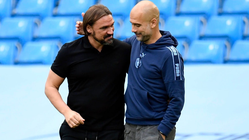 Daniel Farke (l.), ab der neuen Saison Coach von Borussia Mönchengladbach, und Pep Guardiola (r.), Trainer von Manchester City, verstehen sich seit der gemeinsamen Zeit in England bestens.