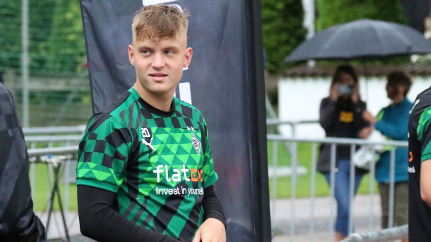 Luca Netz am 4. Juli 2022 im Trainingslager von Borussia Mönchengladbach an der Sportanlage Birkenmoos in Rottach-Egern.