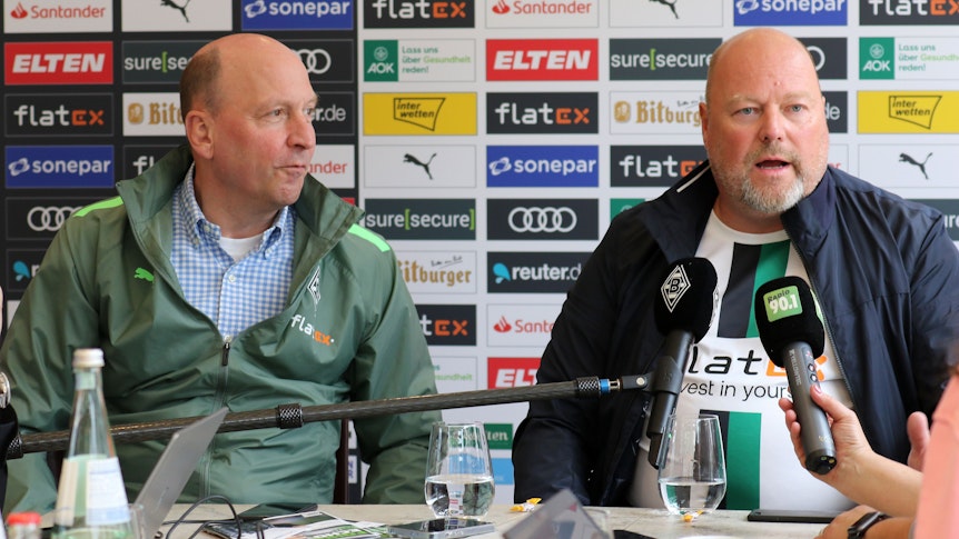 Gladbach-Geschäftsführer Stephan Schippers (l.) und Flatex-Chef Frank Niehage am Donnerstag (7. Juli 2022) bei einer Pressekonferenz im Seehotel Überfahrt in Rottach-Egern.