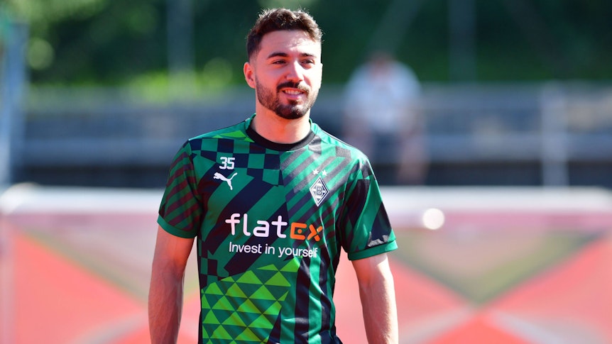 Jacob Italiano, Spieler bei Borussia Mönchengladbach, ist zum zweiten Mal im Trainingslager am Tegernsee in Rottach-Egern dabei. Das Foto zeigt ihn am 5. Juli 2022 am Trainingsplatz am Sportplatz Birkenmoos.