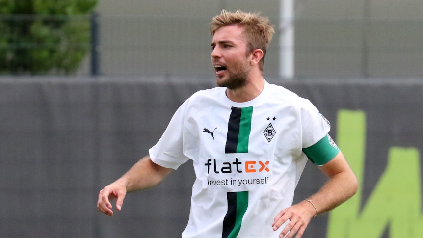 Christoph Kramer als Kapitän beim Vorbereitungsspiel am 13. Juli 2022 zwischen Borussia Mönchengladbach und Viktoria Köln.