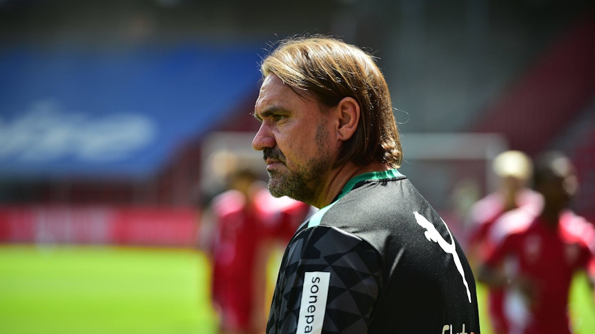 Gladbach Trainer Daniel Farke kurz vor Beginn des Vorbereitungsspiels zwischen Standard Lüttich und Borussia Mönchengladbach am 16. Juli 2022.